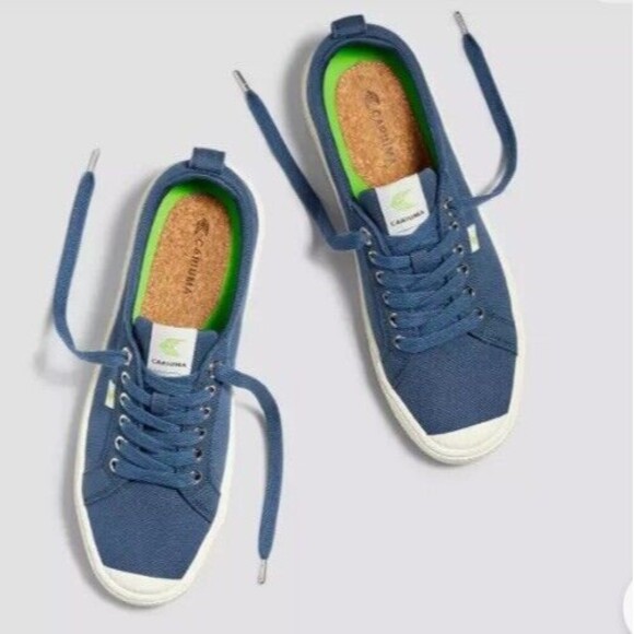 Cariuma Men\'s 9 / Women 10.5 Low Canvas Sneaker in Shadow Blue main image 4